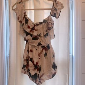 Cute floral romper!